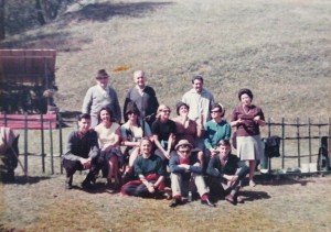 Immagine estiva. Gruppo famigliare a Col Chécrouit fine anni '60